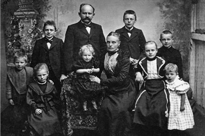 История - 1895 Год нашего основания