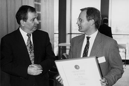 История - 1994 Премия в области охраны окружающей среды